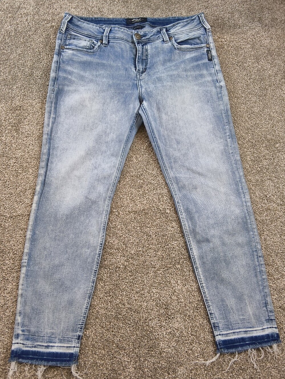 Silver Women's Jeans Avery Ankle Skinny Raw Hem Size 33/27 Blue